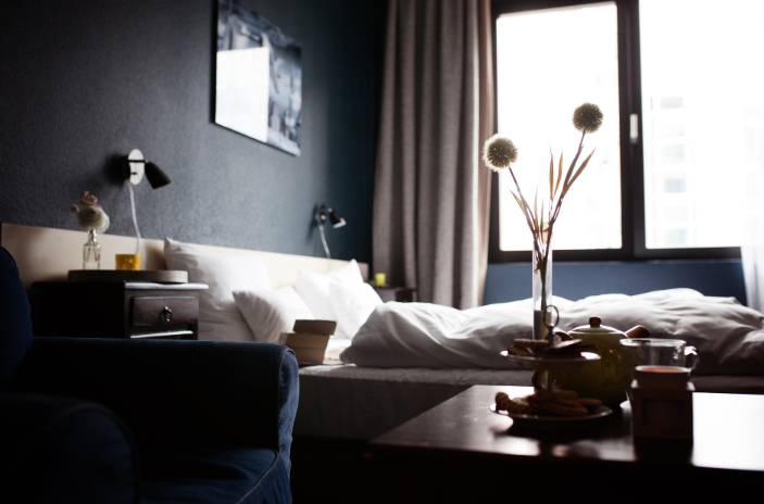 在抖音投了8万，到店客人还是先上美团下单：酒店老板踩的这个坑，值30万学费