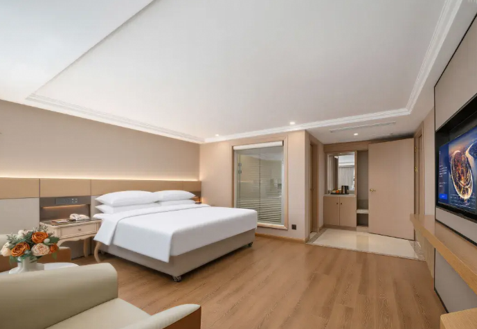 酒店前台一个人怎么管50间房?PMS自动化到底能省多少人